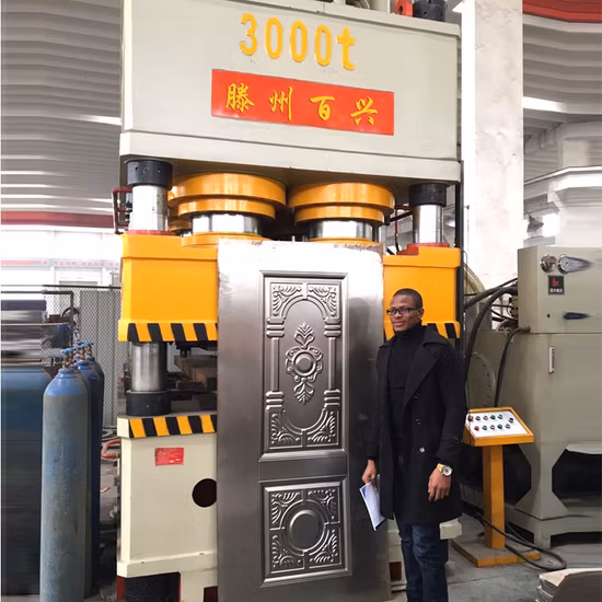 Pressa idraulica a otto colonne